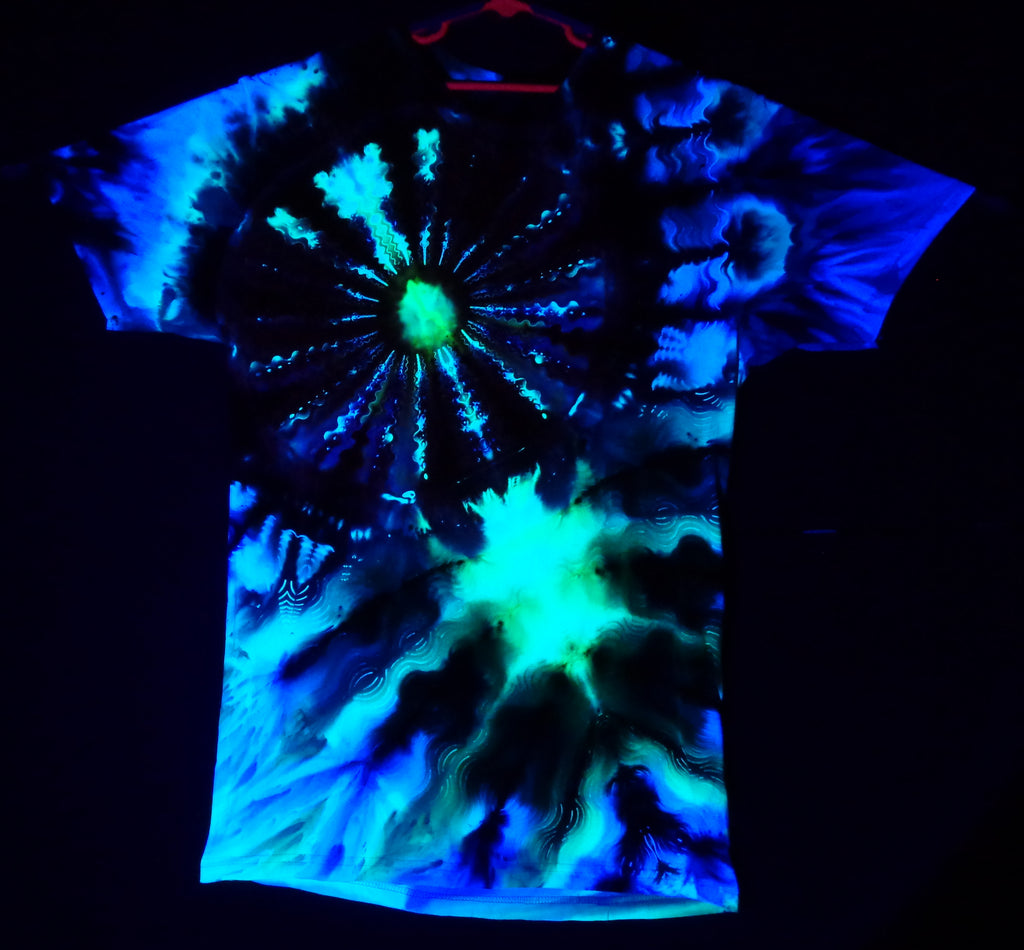 Dyenied #286 M Gildan Hammer DUAL MANDALA, UNIQUE SIDES (UV)