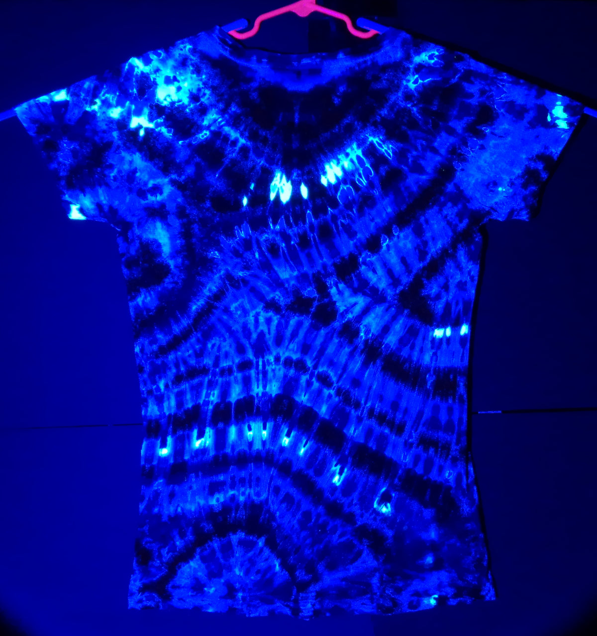Dyenied #293 Medium Ladies V-neck DOUBLE SWITCHBACK Neck Spiral (UV)