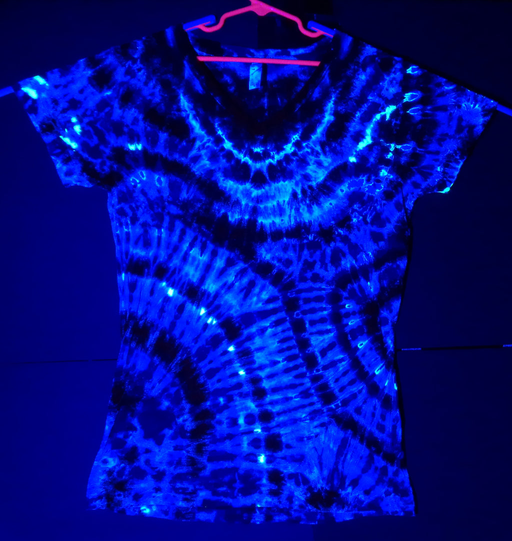 Dyenied #293 Medium Ladies V-neck DOUBLE SWITCHBACK Neck Spiral (UV)
