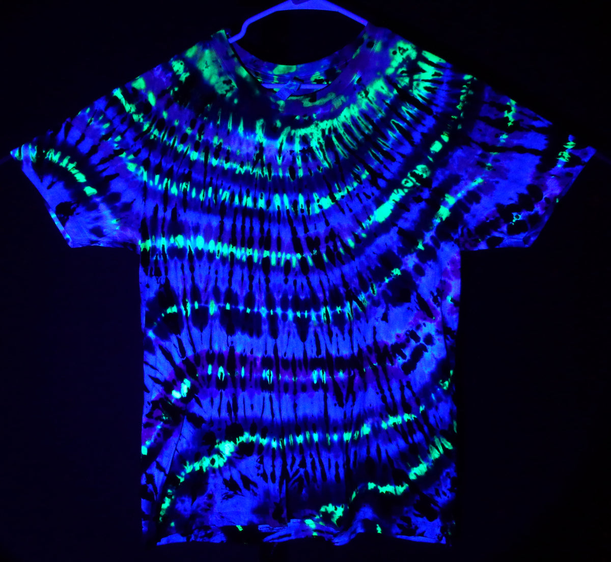 Dyenied #324  X-Large Bamboo Neck Spiral (UV)