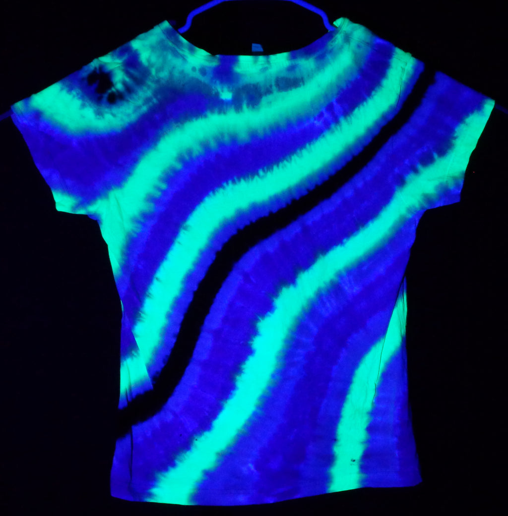 Tie Dyenied #331  Large Woman's V-Neck Neck Spiral (UV)