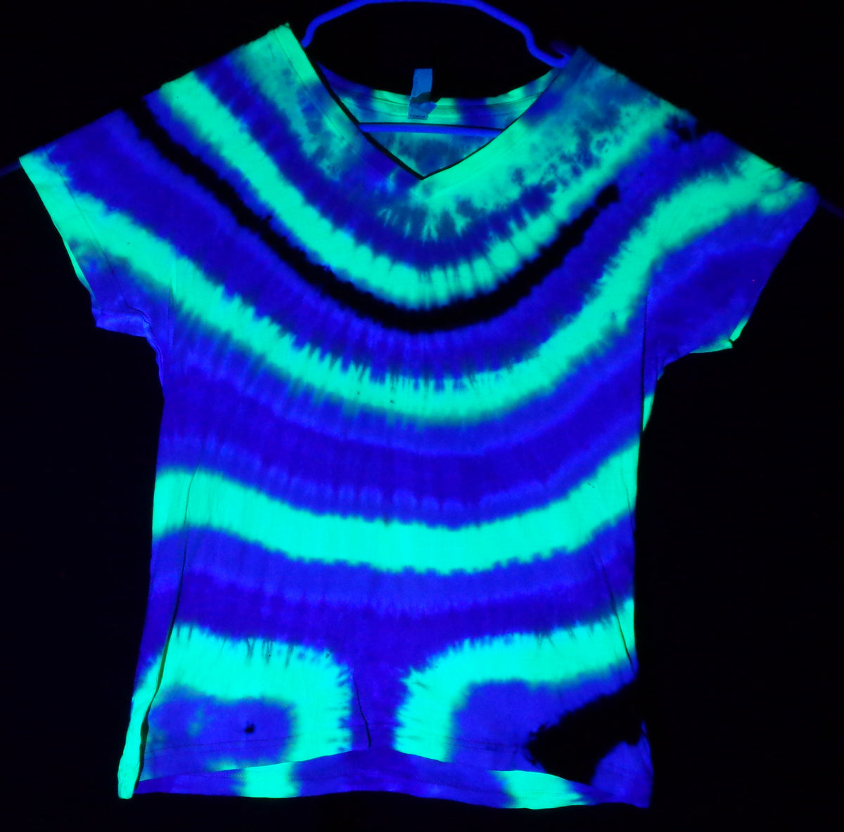 Tie Dyenied #331  Large Woman's V-Neck Neck Spiral (UV)