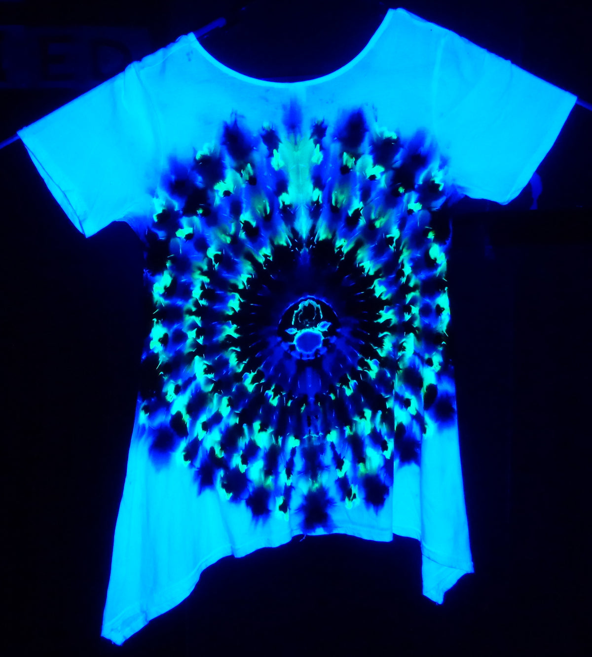 Tie Dyenied #381  Medium Woman's Tunic short sleeve MANDALA (UV)