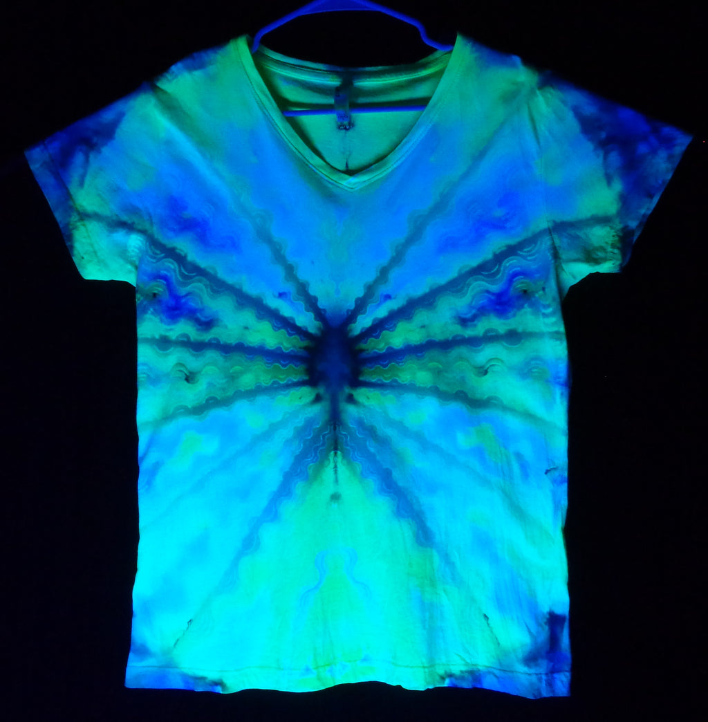 Dyenied #197 L Ladies V-neck WAVE MANDALA (UV)
